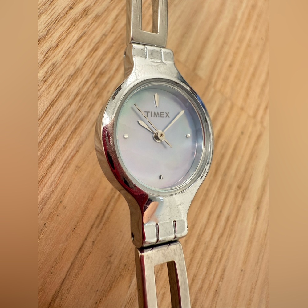 Timex ladies oval mother of pearl stainless steel watch NEW BATTERY